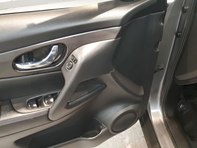 2019 Nissan Rogue SV - Photo 10