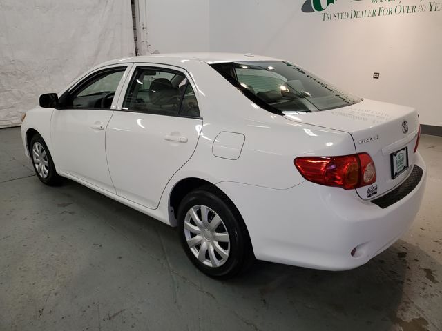 2010 Toyota Corolla LE photo 2