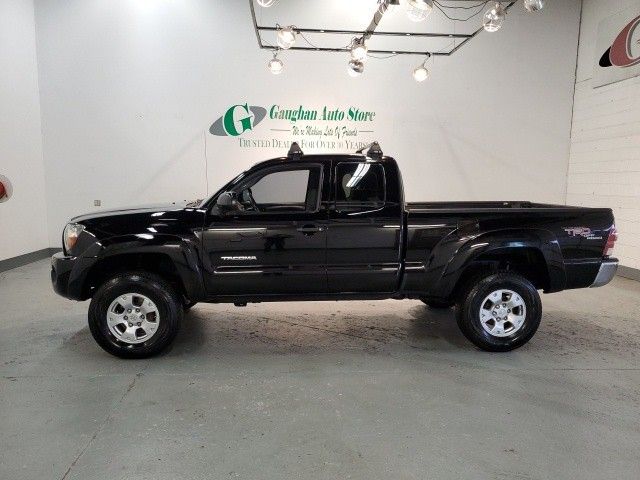 2011 Toyota Tacoma Base V6 photo 2