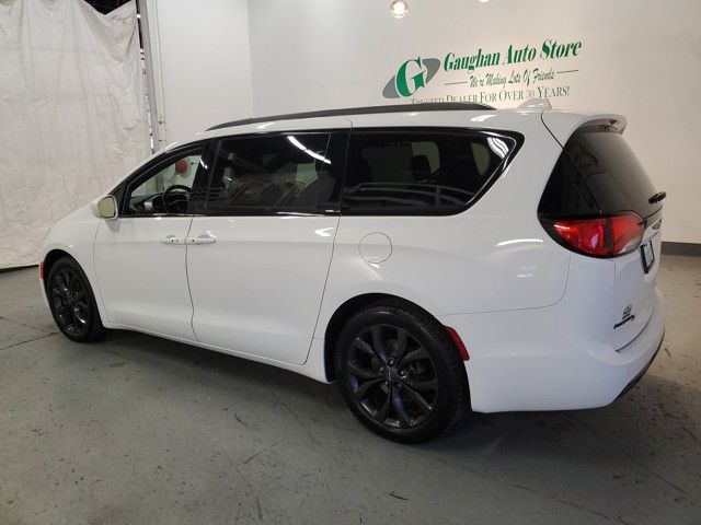 2020 Chrysler Pacifica Touring L photo 2