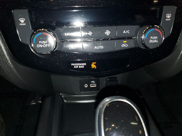 2019 Nissan Rogue SV - Photo 18