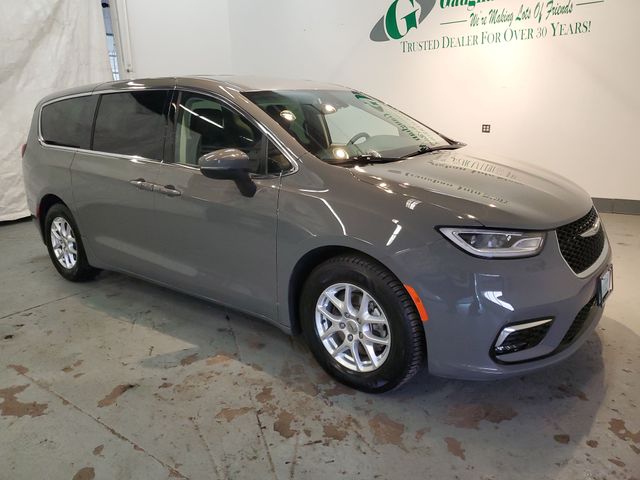 2023 Chrysler Pacifica Touring L - Photo 9