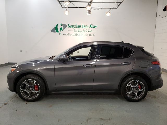 2018 Alfa Romeo Stelvio Sport photo 2