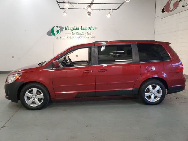2011 Volkswagen Routan SE photo 2