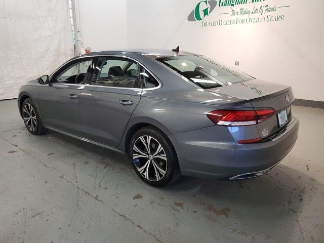2022 Volkswagen Passat 2.0T SE photo 3