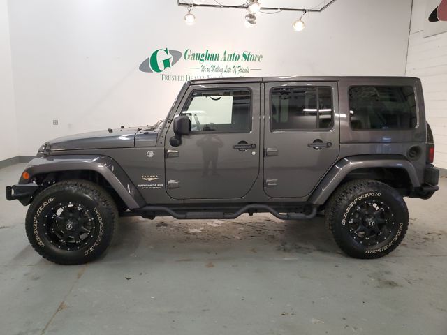 2014 Jeep Wrangler Unlimited Sahara photo 2