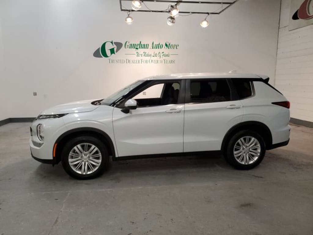Used 2024 Mitsubishi Outlander ES SUV