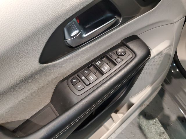 2023 Chrysler Pacifica Touring L - Photo 13