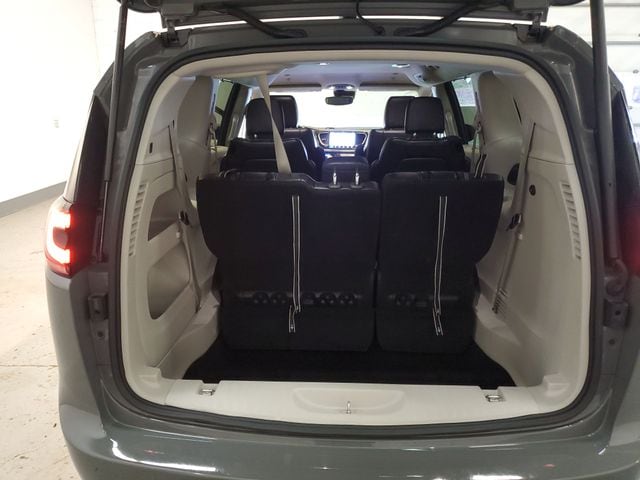 2023 Chrysler Pacifica Touring L - Photo 6