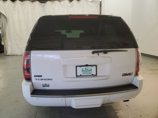 2010 Gmc Yukon XL 1500 Denali photo 3