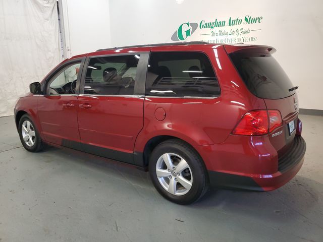 2011 Volkswagen Routan SE photo 3