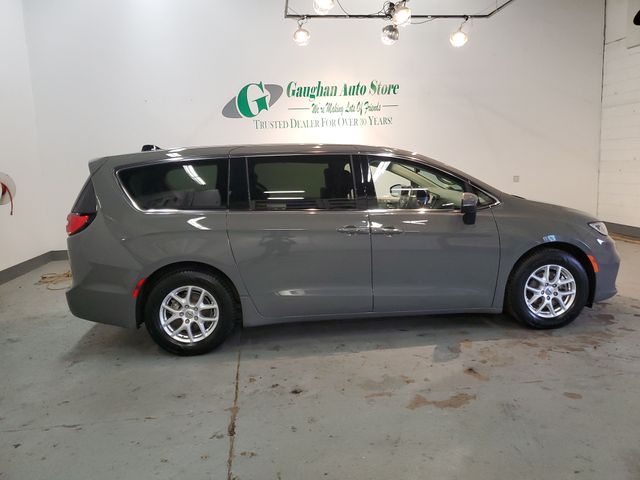 2023 Chrysler Pacifica Touring L - Photo 8