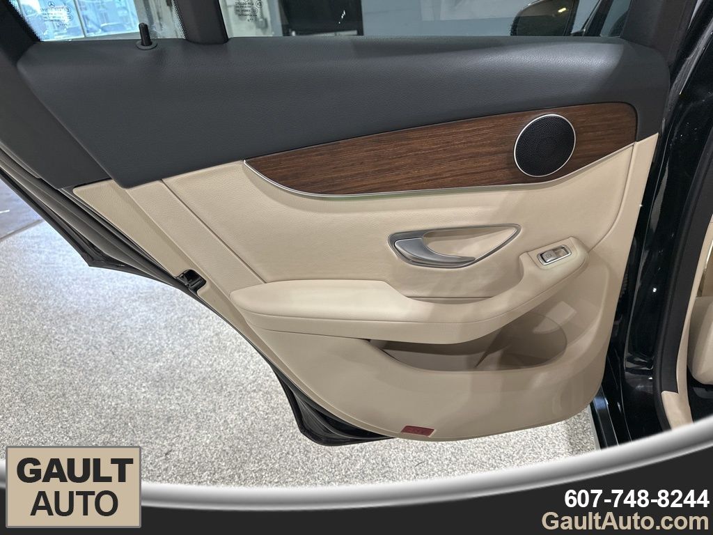 2022 Mercedes-Benz GLC GLC300 - Photo 14