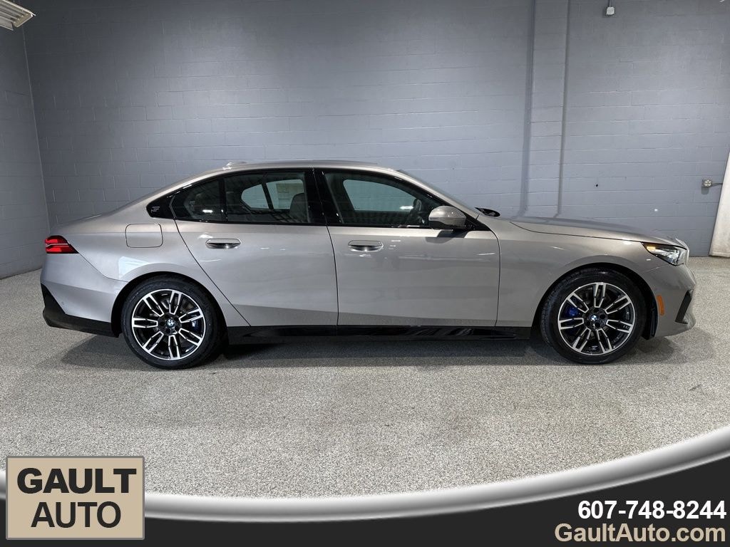 New 2026 BMW 530i xDrive Sedan