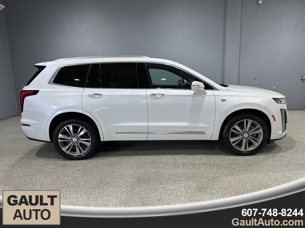 2022 Cadillac XT6 Premium Luxury photo 2