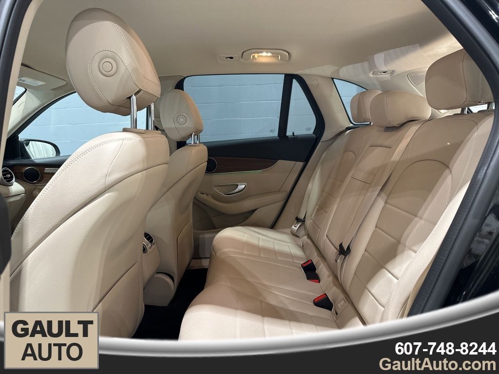 2022 Mercedes-Benz GLC GLC300 - Photo 15