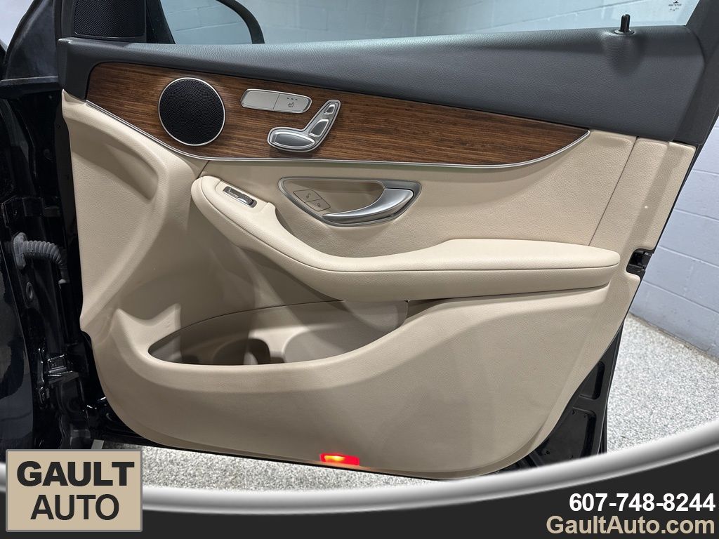 2022 Mercedes-Benz GLC GLC300 - Photo 17