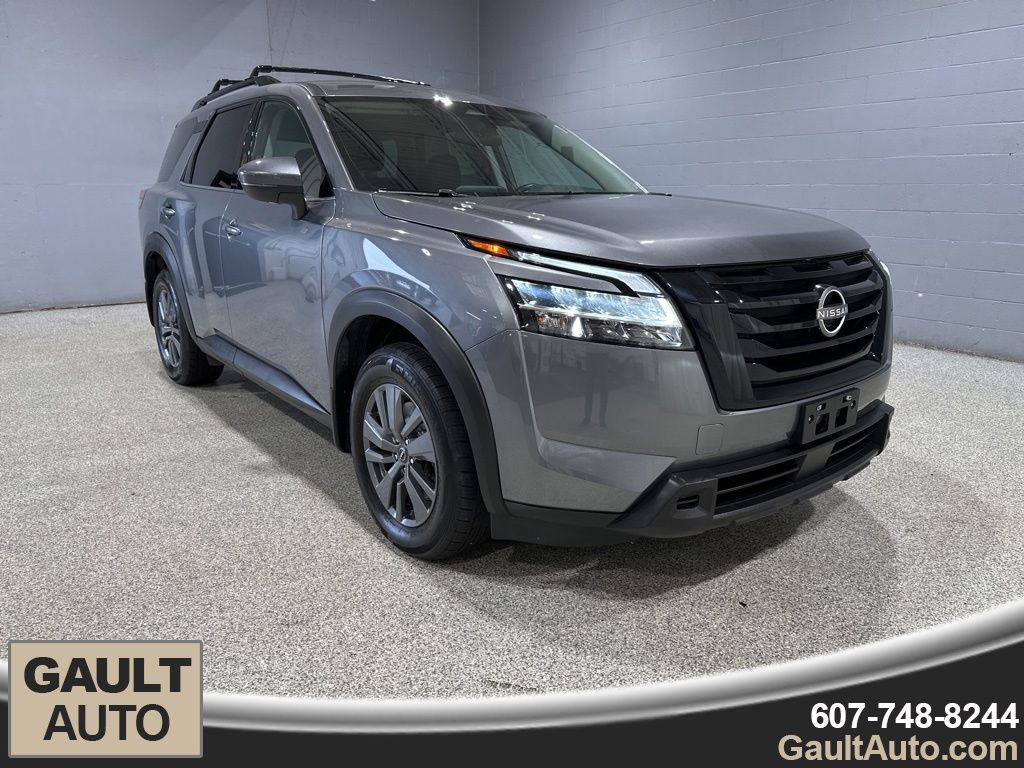 2022 Nissan Pathfinder SV's photo