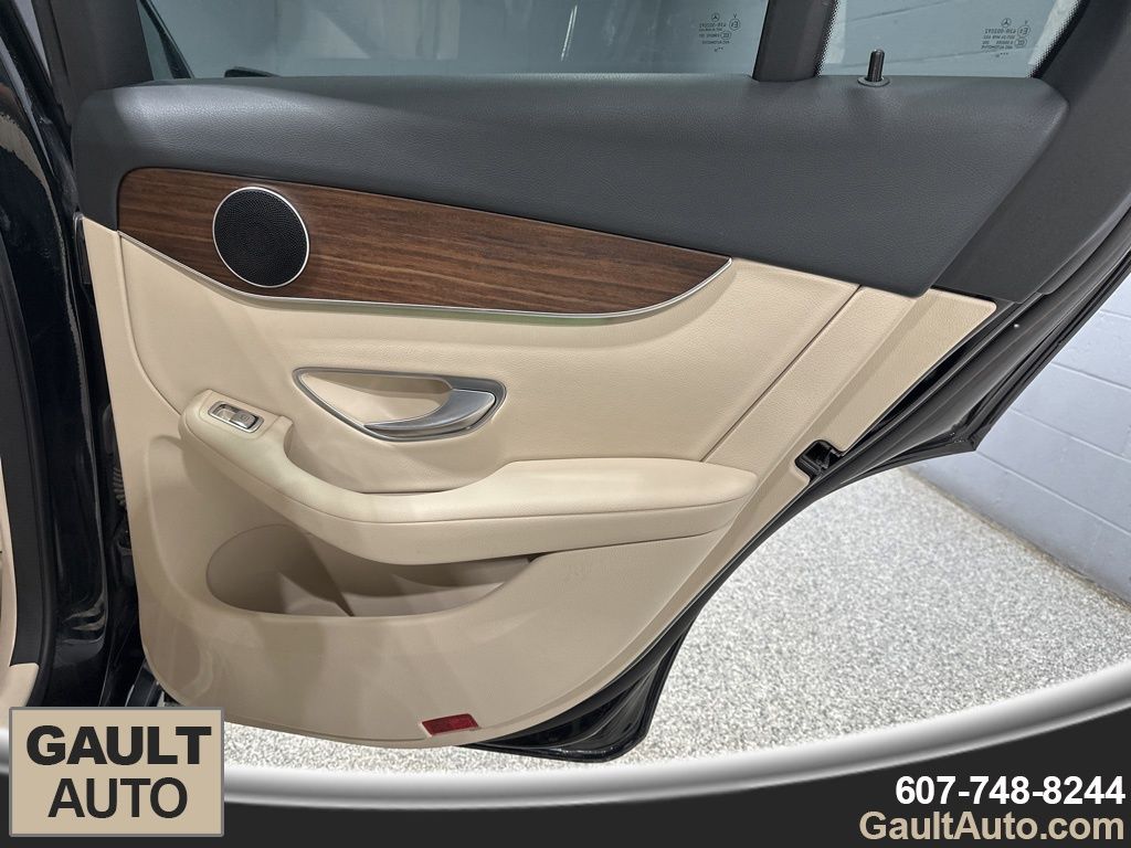 2022 Mercedes-Benz GLC GLC300 - Photo 19