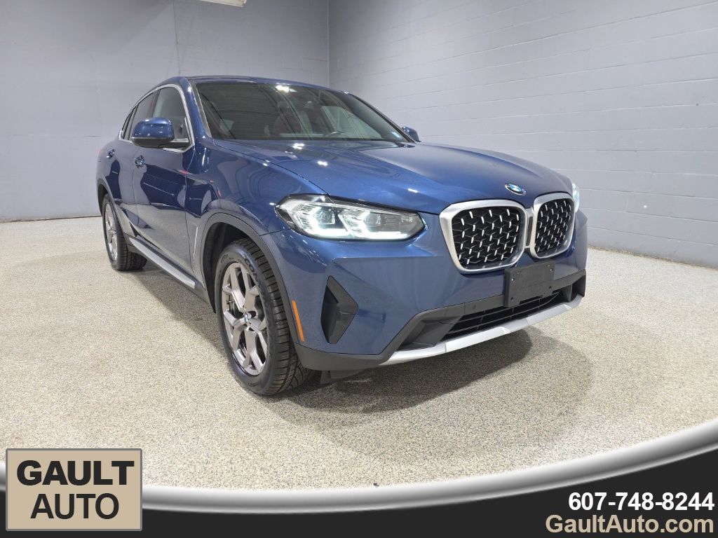 2022 BMW X4 30i's photo