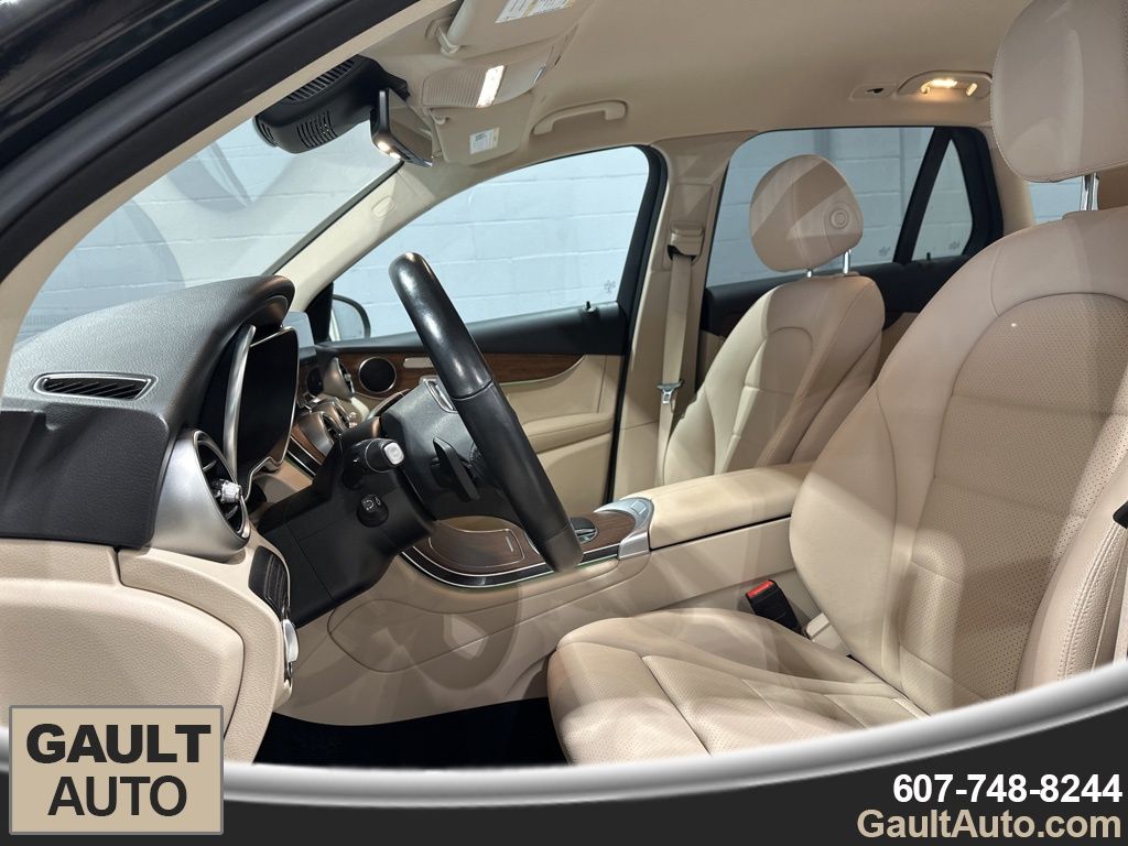 2022 Mercedes-Benz GLC GLC300 - Photo 13