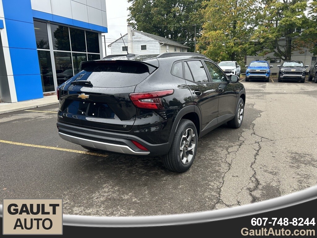 2026 Chevrolet Trax LT photo 3