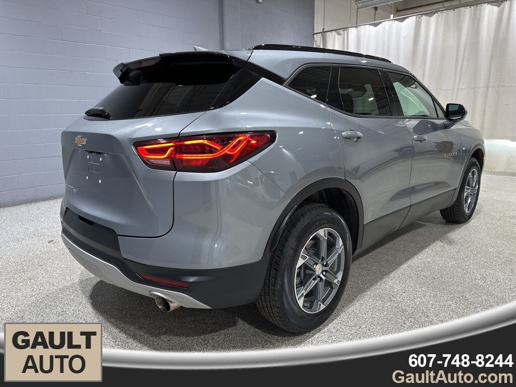 2025 Chevrolet Blazer 2LT photo 3