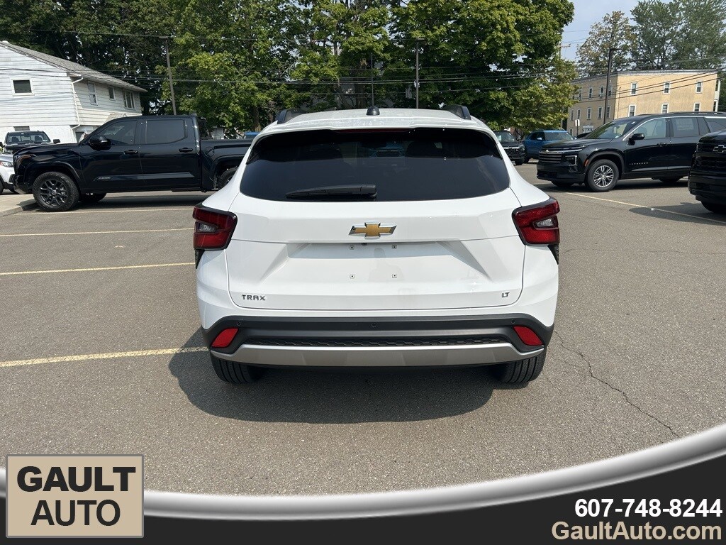 2025 Chevrolet Trax LT photo 4
