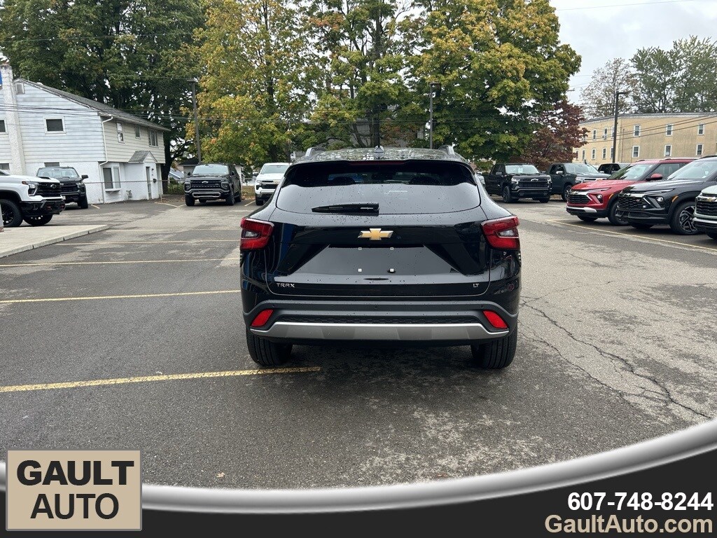 2026 Chevrolet Trax LT photo 4
