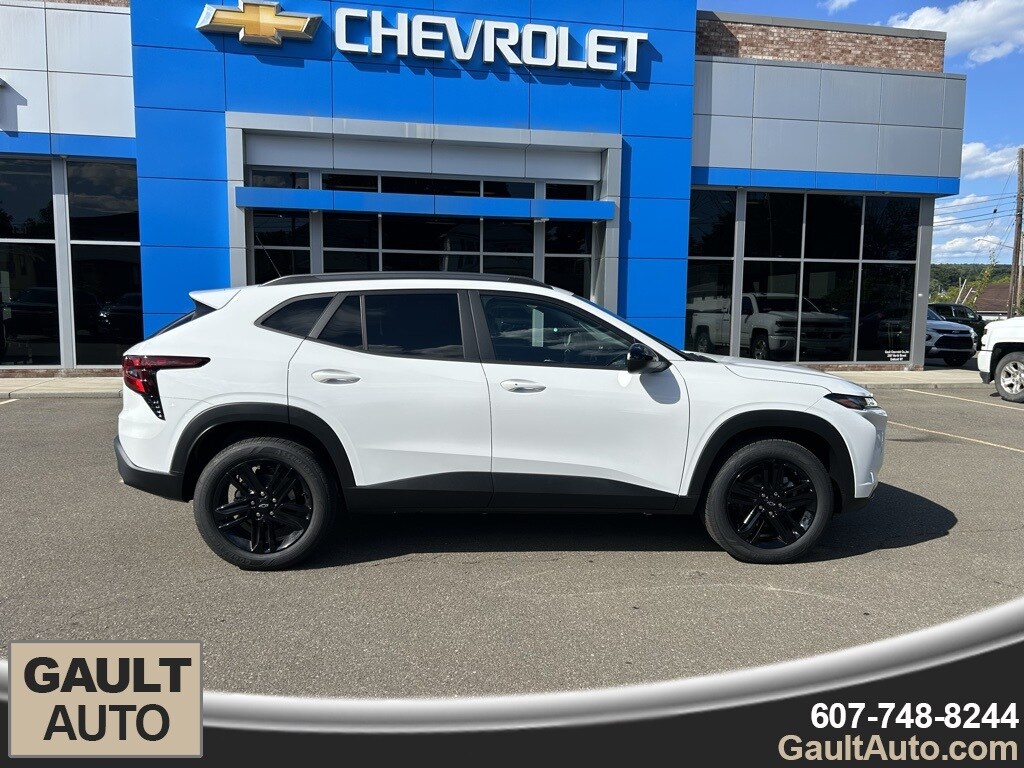 2025 Chevrolet Trax ACTIV photo 2