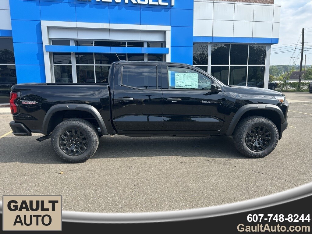 2026 Chevrolet Colorado Trail Boss photo 2