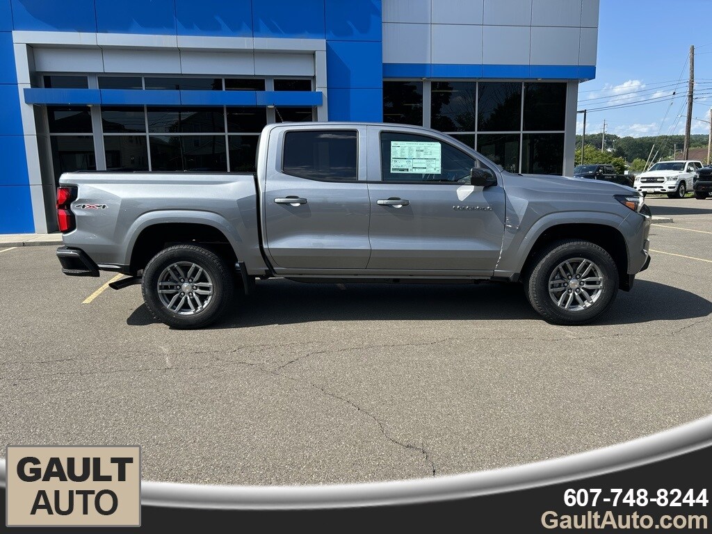 2025 Chevrolet Colorado Work Truck LT photo 2