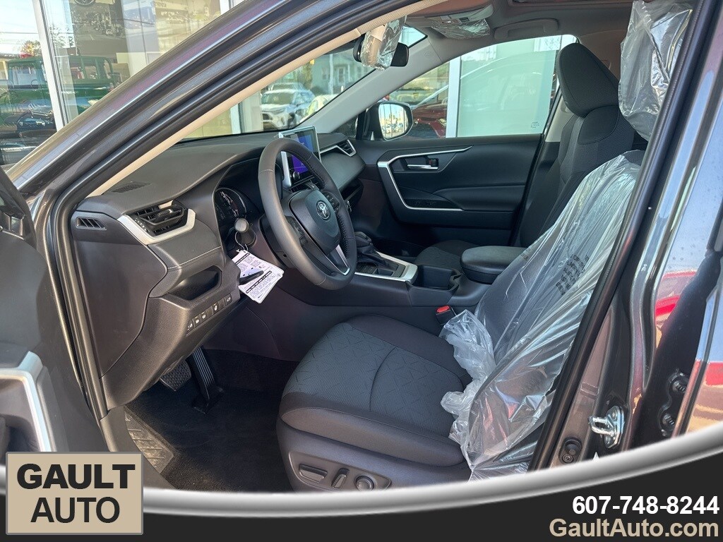 New 2025 Toyota RAV4 XLE SUV