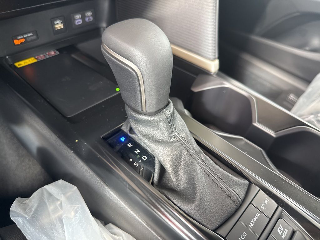 2026 Toyota Camry SE - Photo 12
