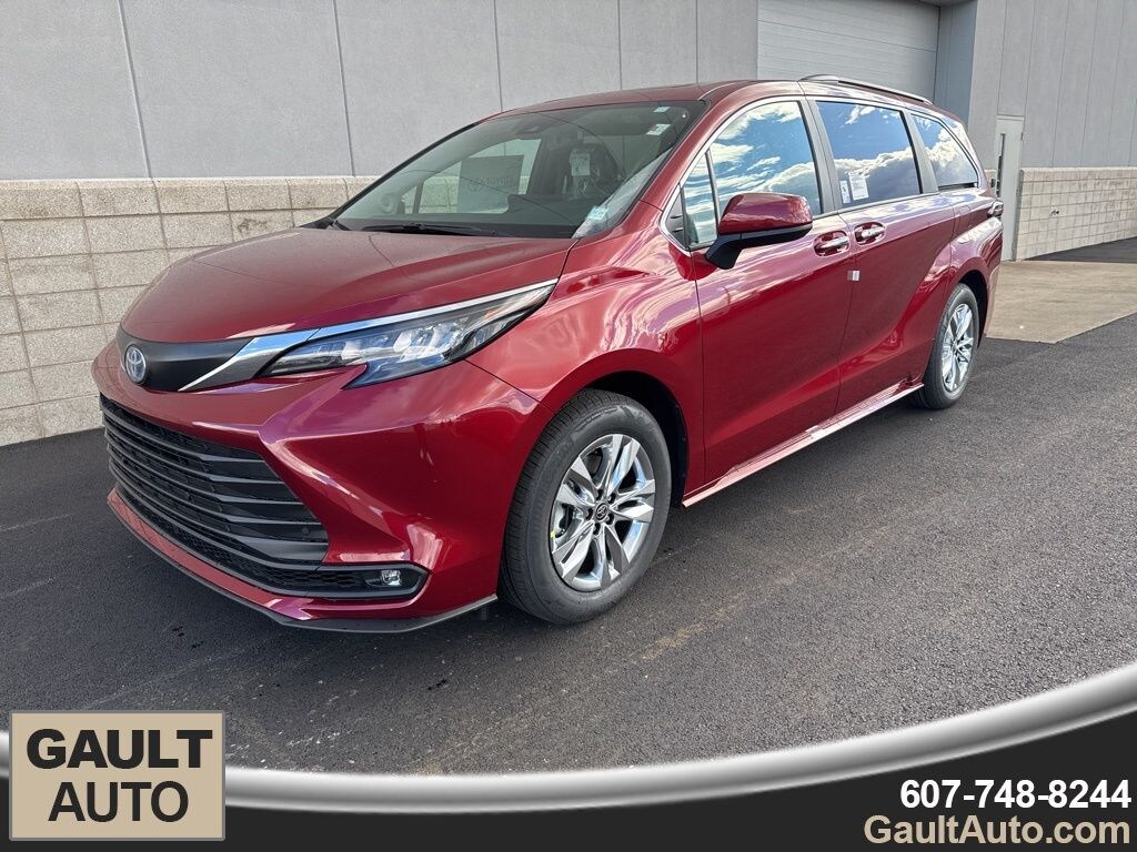 Used 2025 Toyota Sienna XLE Minivan/Van