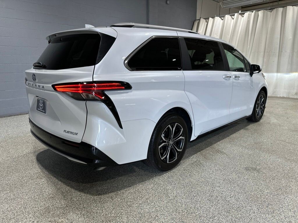 Used 2025 Toyota Sienna Platinum Minivan/Van