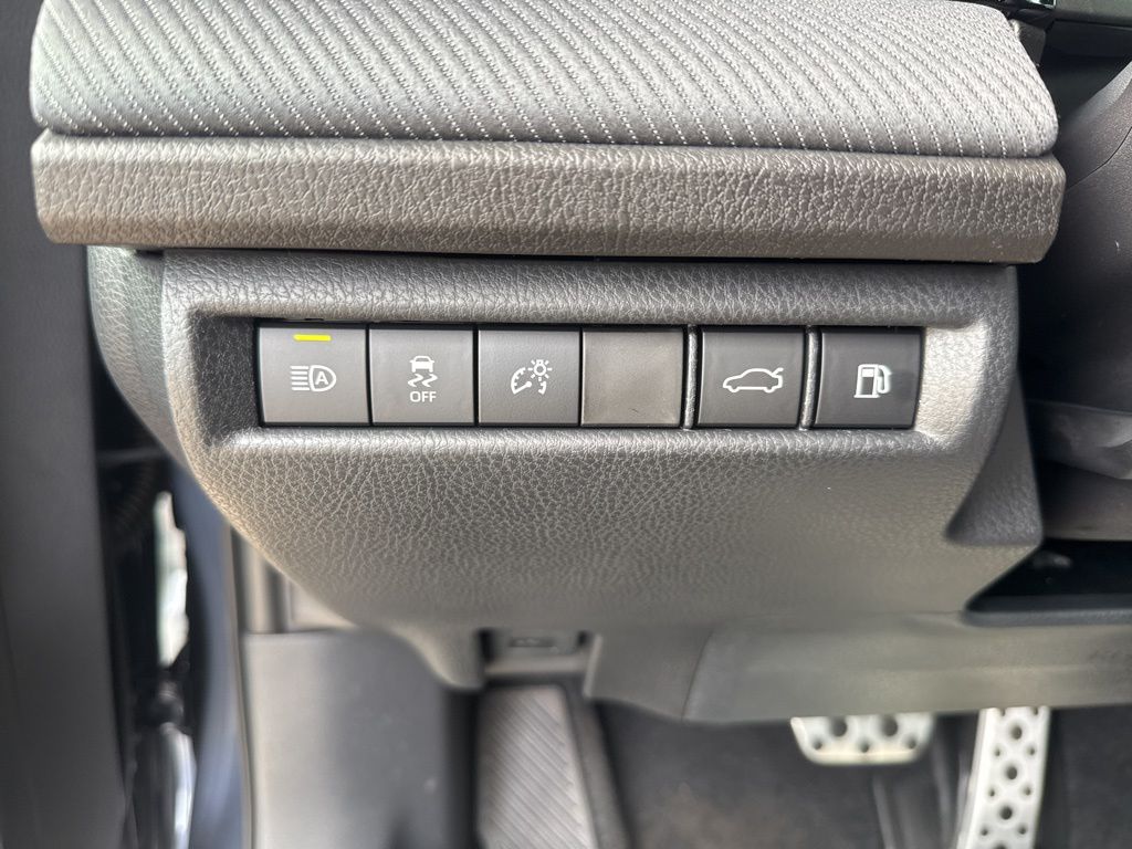 2026 Toyota Camry SE - Photo 7