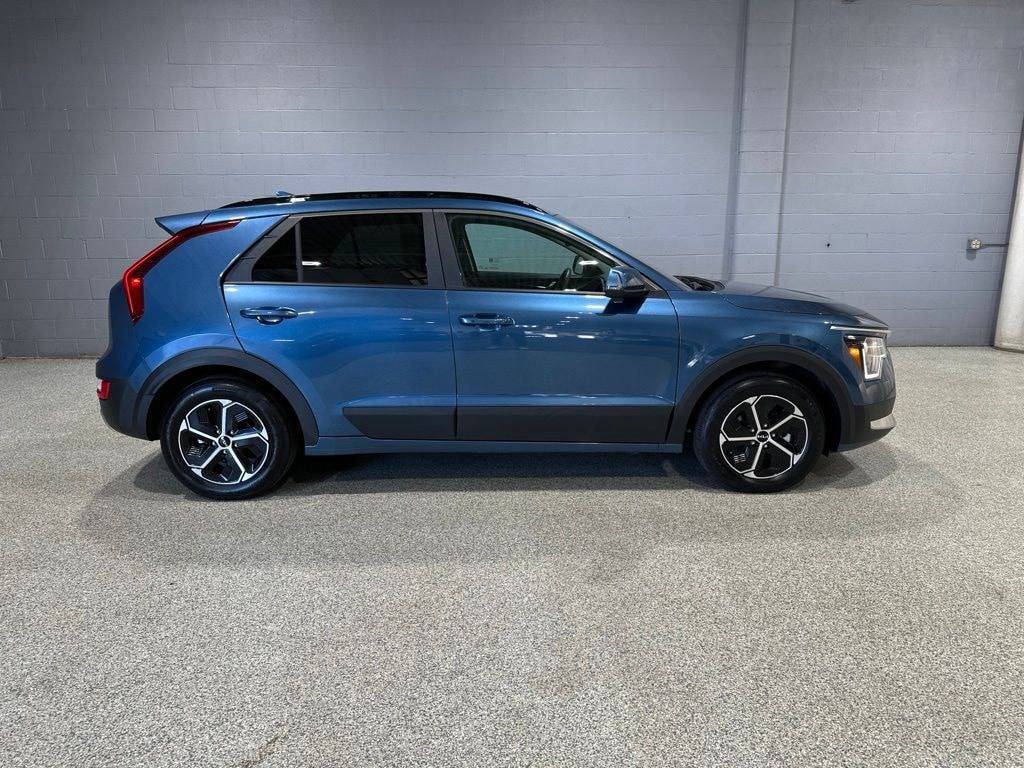Used 2024 Kia Niro EX SUV