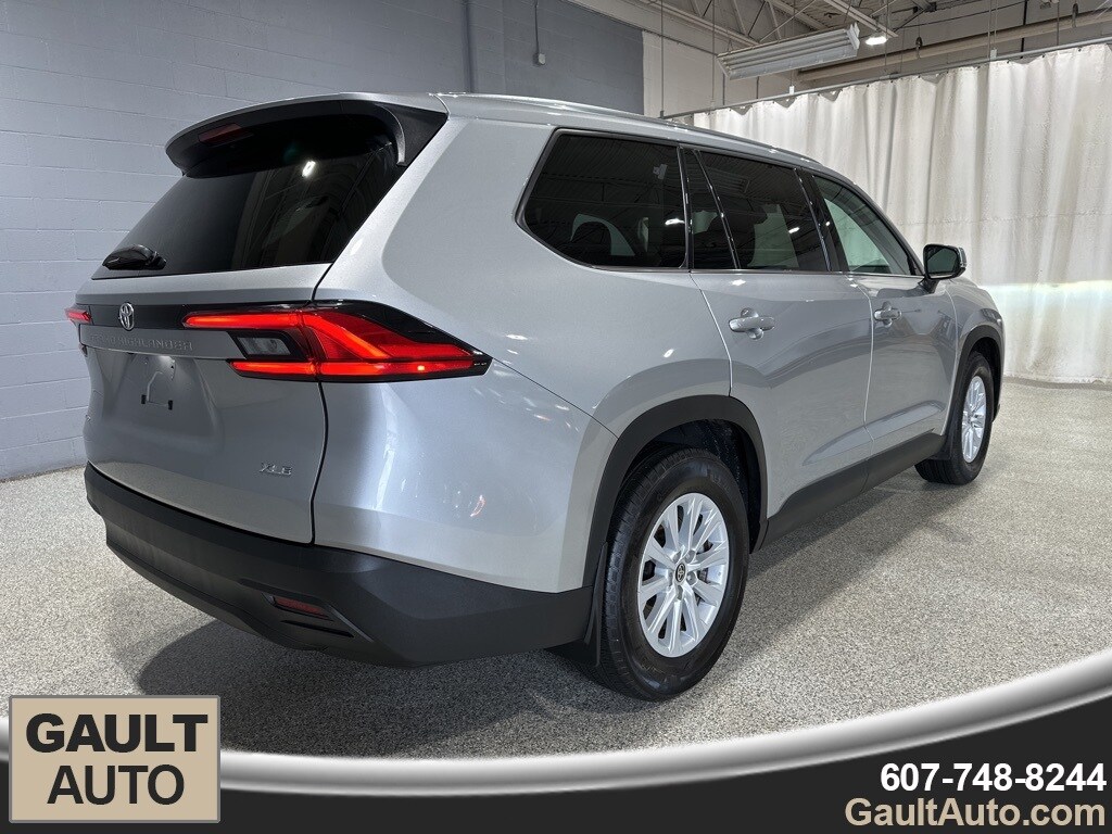 2024 Toyota Grand Highlander XLE photo 3