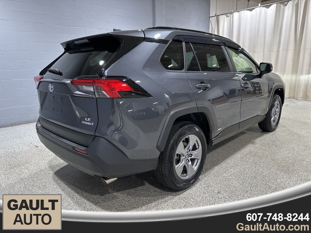 2022 Toyota RAV4 Hybrid LE photo 3