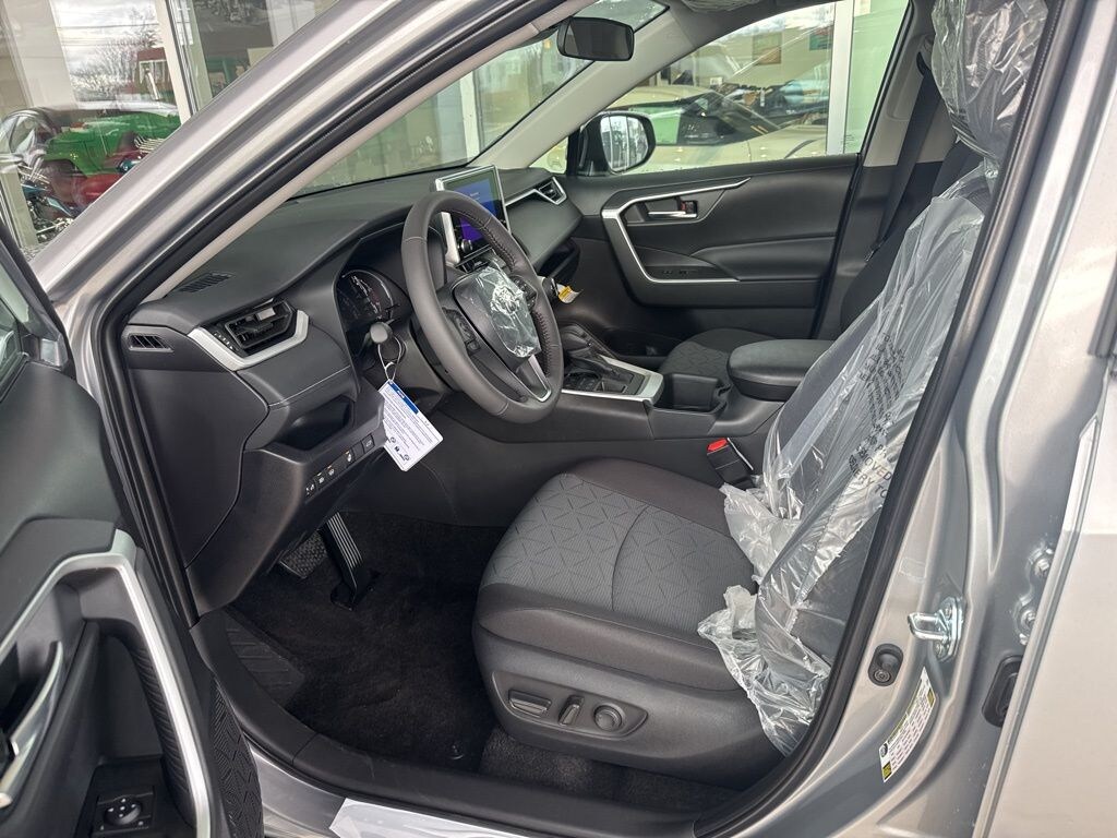 New 2025 Toyota RAV4 XLE SUV