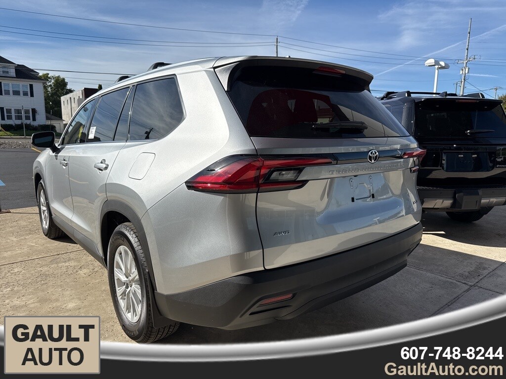 2026 Toyota Grand Highlander XLE photo 3