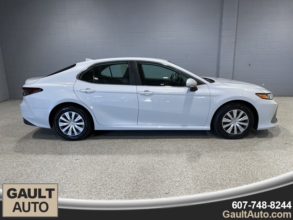 Used 2022 Toyota Camry Hybrid LE Sedan
