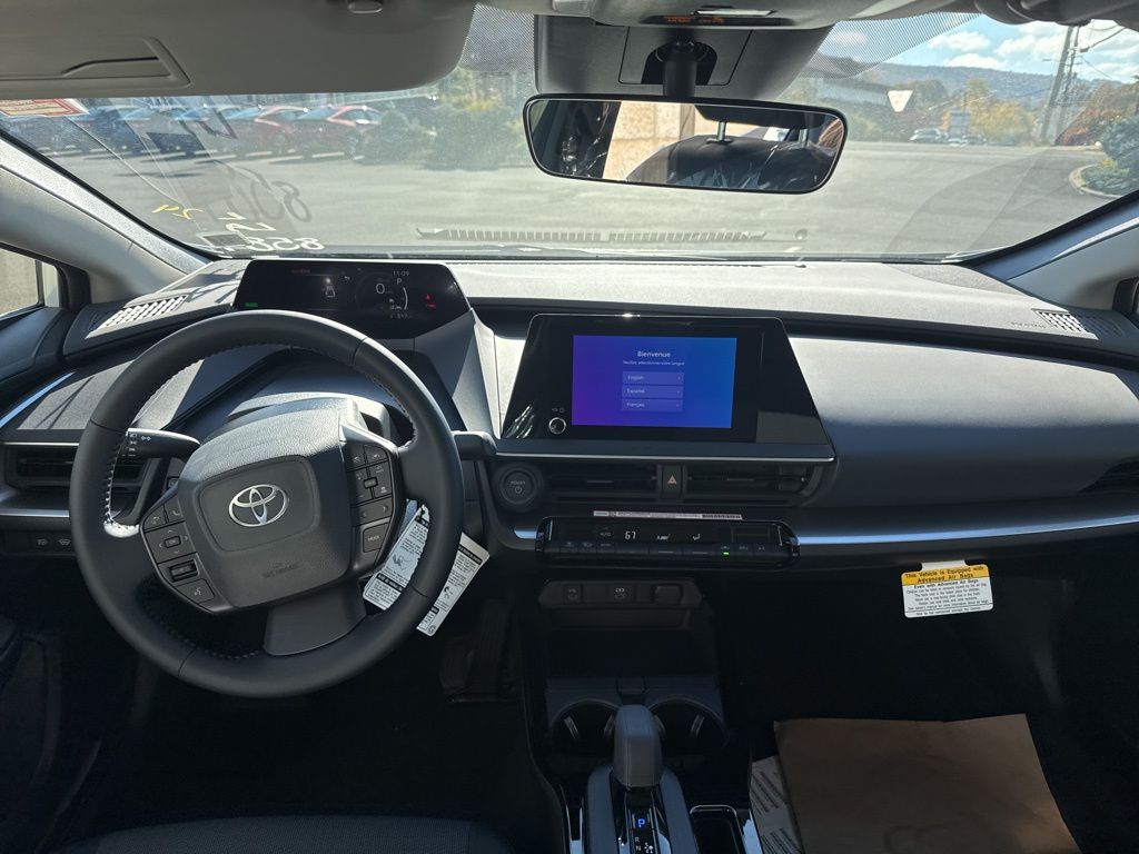 2026 Toyota Prius LE - Photo 8