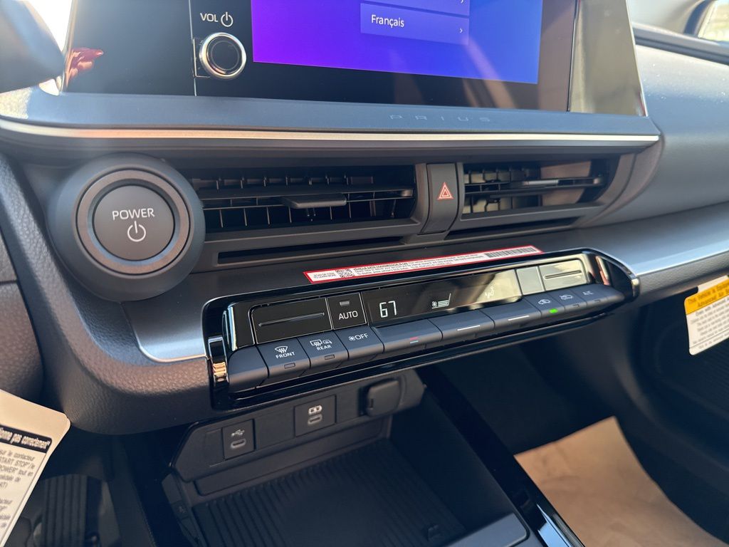 2026 Toyota Prius LE - Photo 11