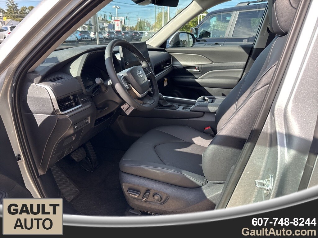 2026 Toyota Grand Highlander XLE photo 4