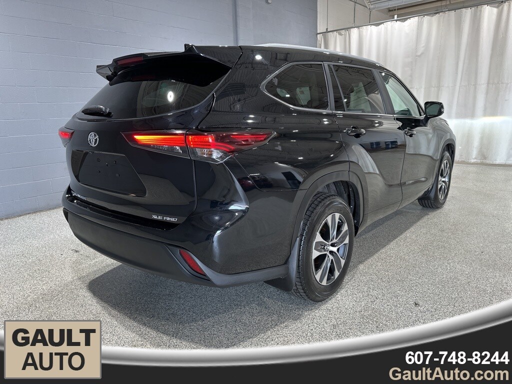 2024 Toyota Highlander XLE photo 3
