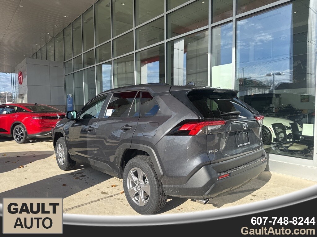 2025 Toyota RAV4 XLE photo 2