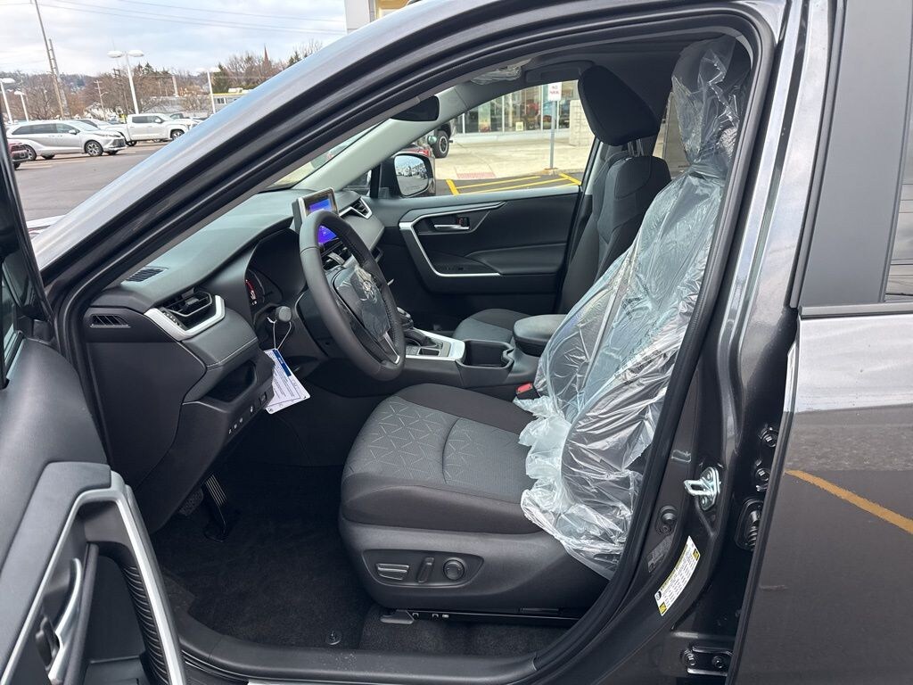 New 2025 Toyota RAV4 XLE SUV