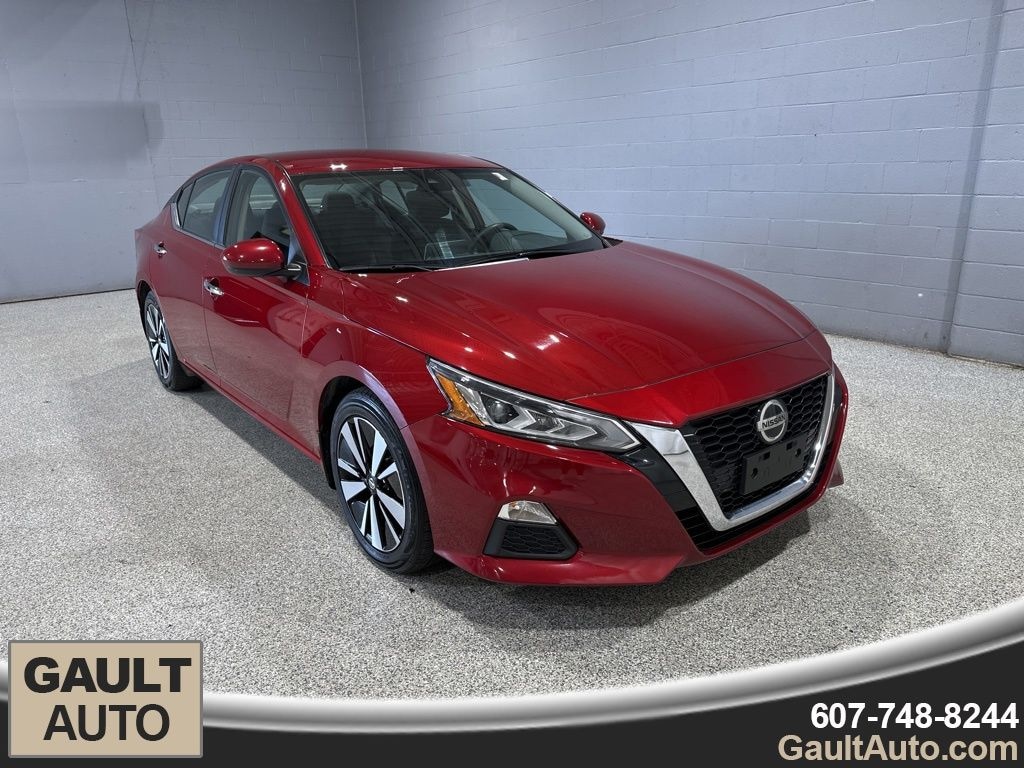 Used 2022 Nissan Altima 2.5 SV Sedan